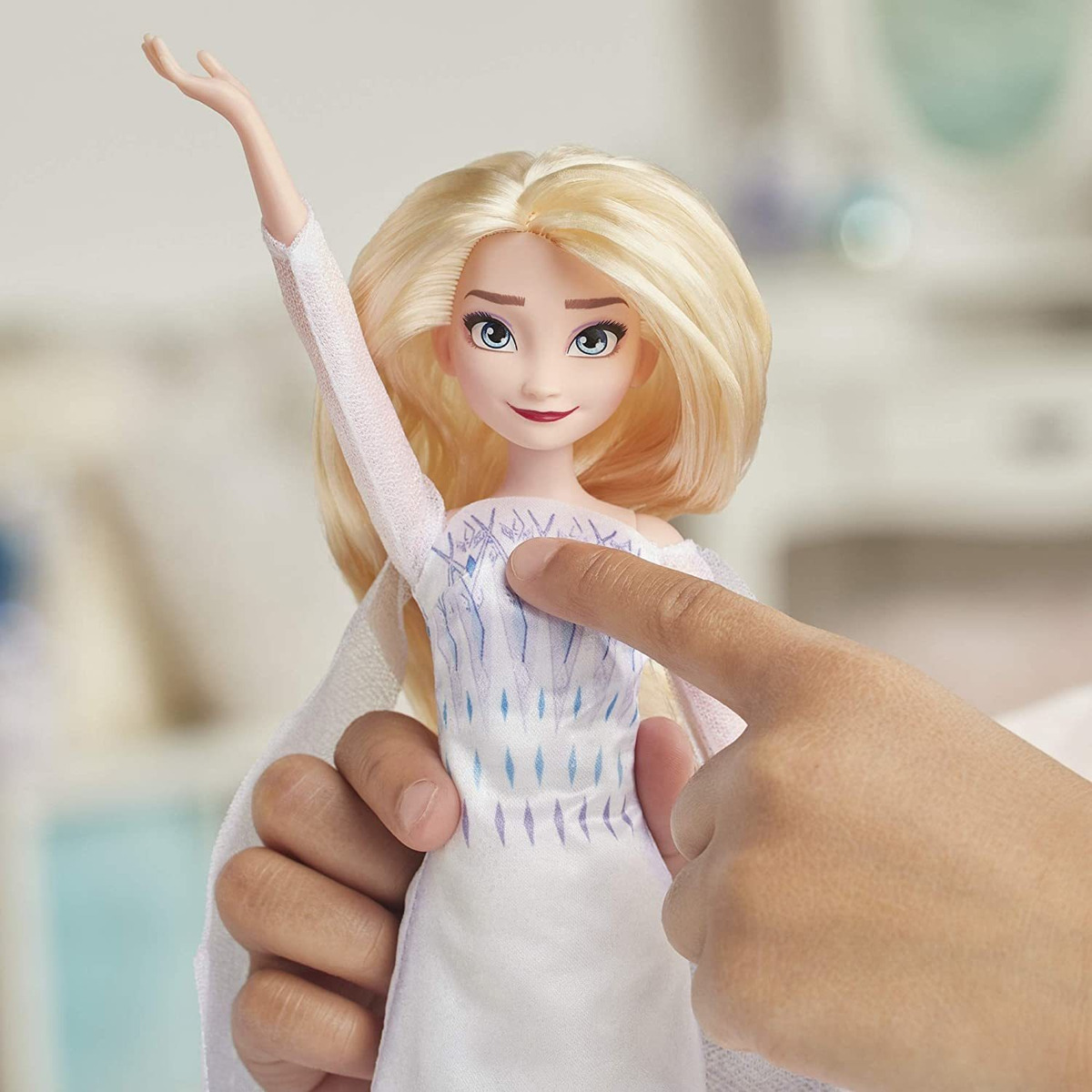 Disney Frozen Musical Adventure Elsa Singing Doll C - Imagem 5