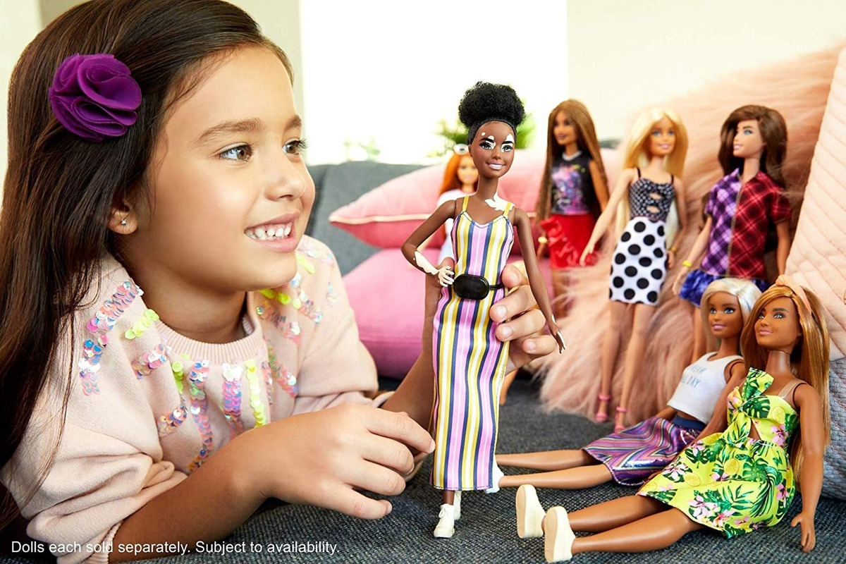 Boneca Barbie Fashionistas 135 Com Vitiligo E Cabelo - Imagem 2