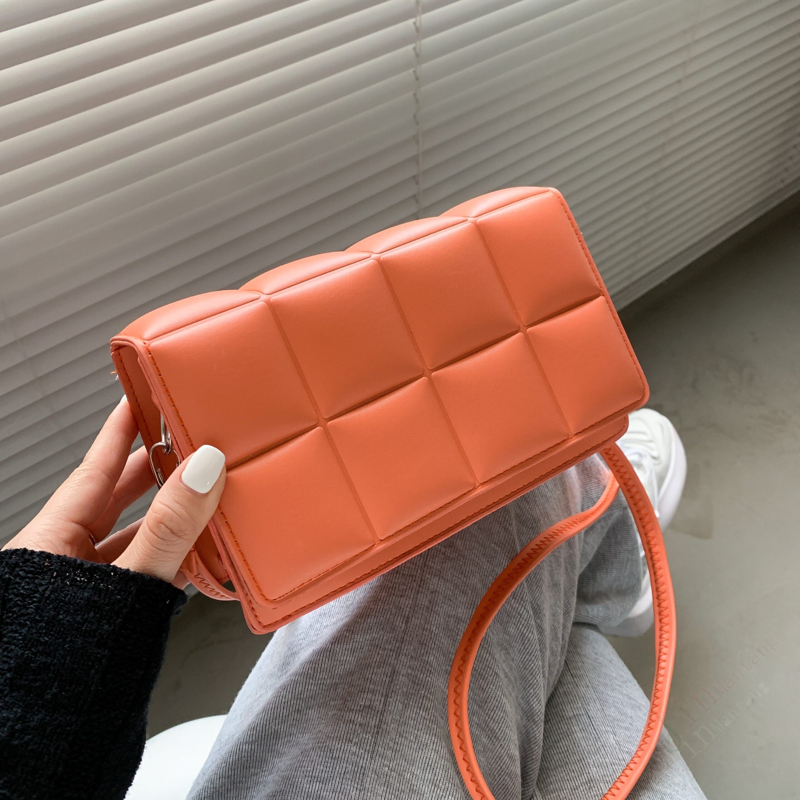 Bolsa Transversal Matelassê - Imagem 9