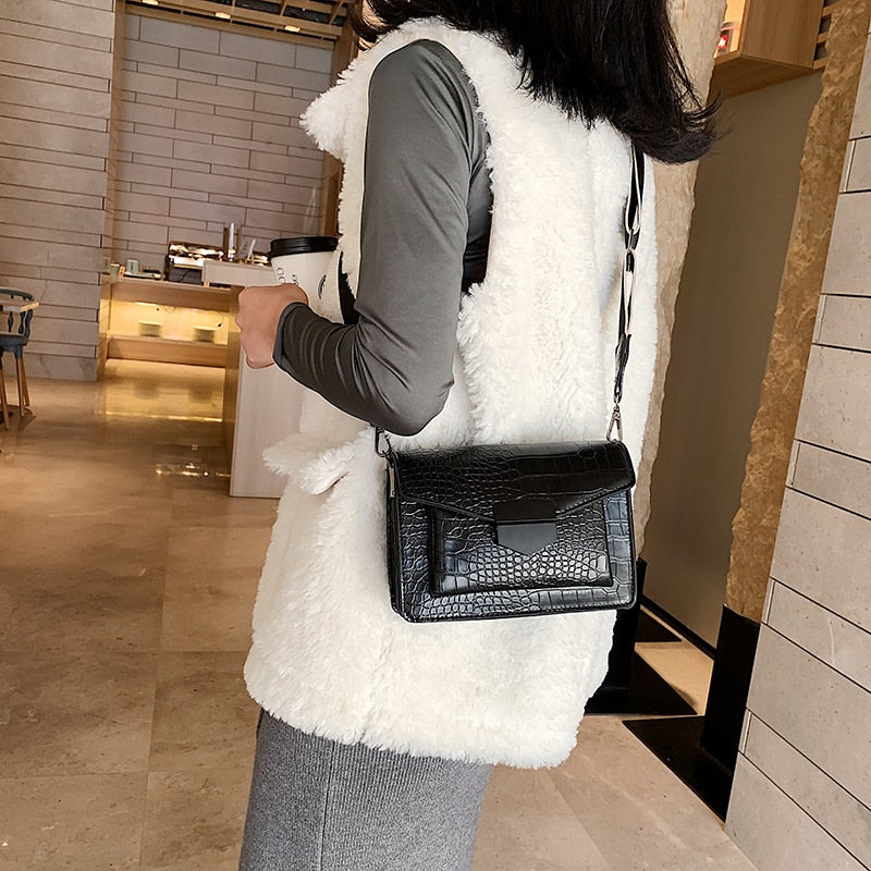 Mini Bolsa de Ombro - Feminina - Imagem 2